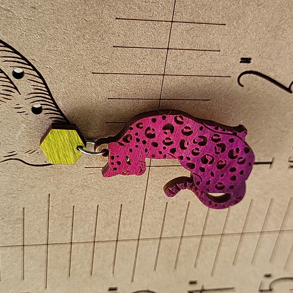 Lisa Frank themed leopard earrings - Picture 4 of 9